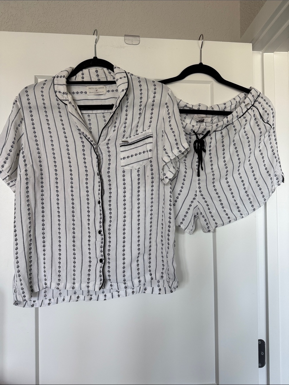 Women's White & Black Striped Short Sleeve Pajama Set
